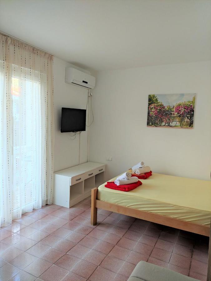 Guest House Lotos Bečići Kültér fotó