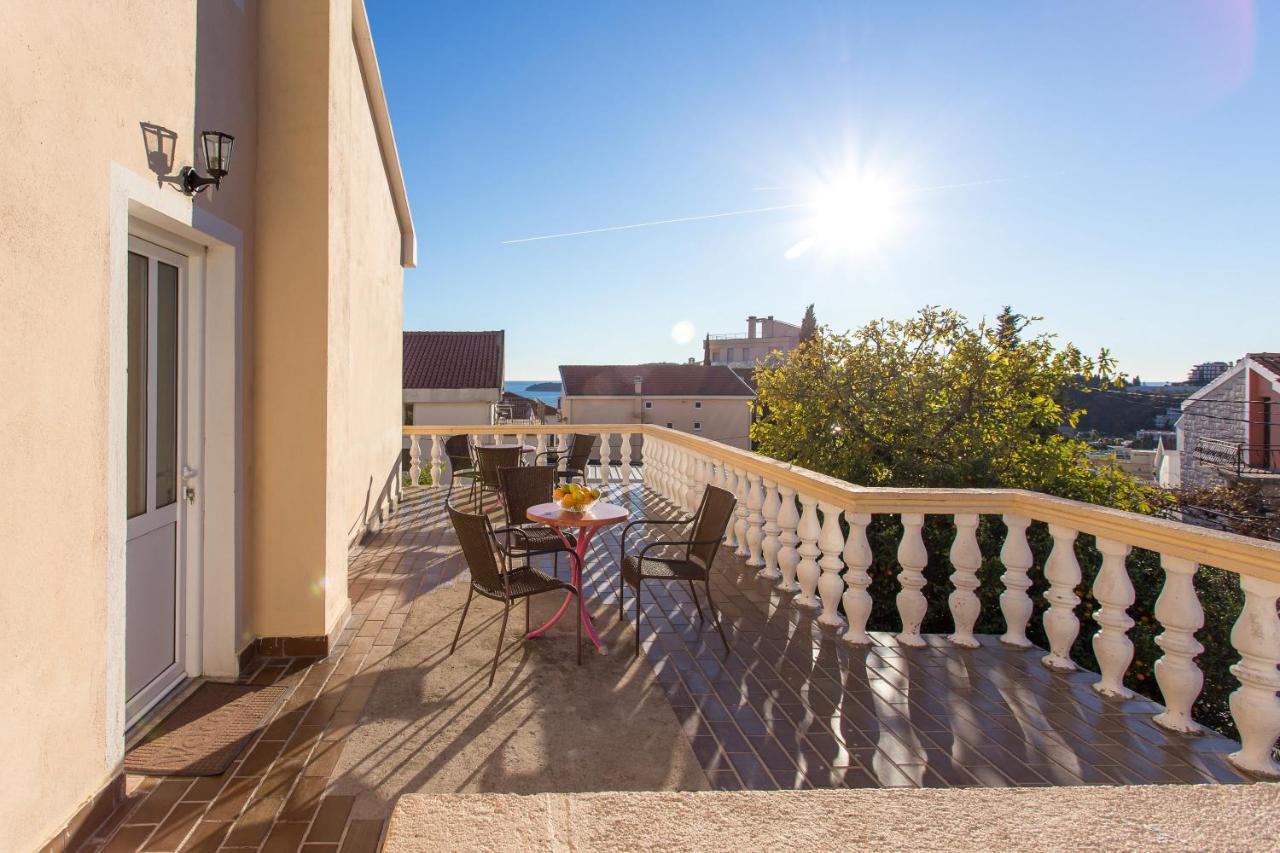 Guest House Lotos Bečići Kültér fotó