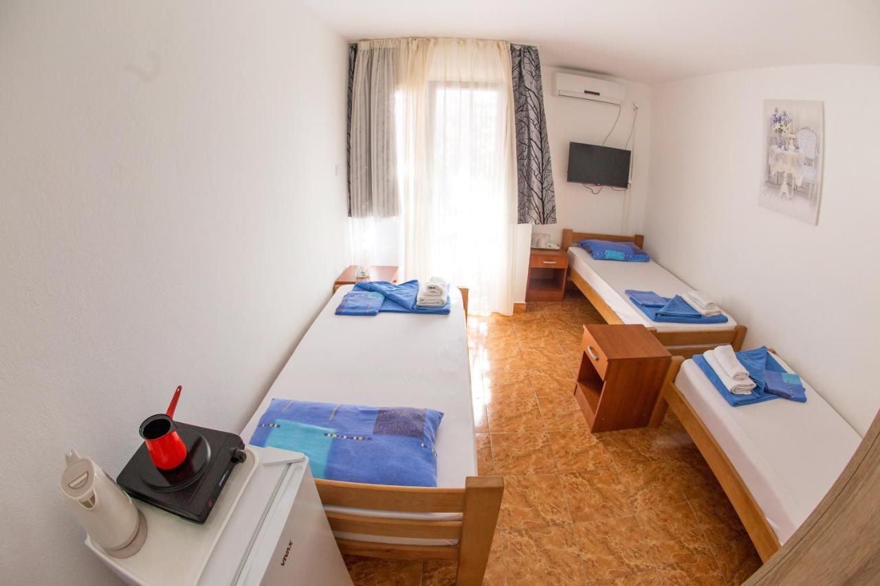 Guest House Lotos Bečići Kültér fotó